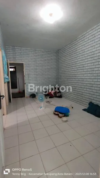 image PERUMAHAN RHABAYU GARDEN SIAP HUNI SUDAH FULL RENOVASI LENGKAP DENGAN CAFE DAN MINIMARKET (4)