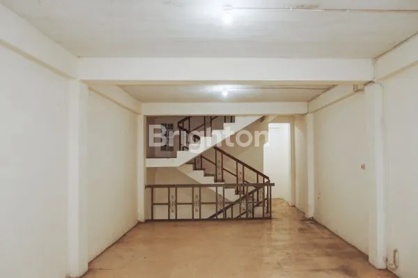 image RUKO 2 LANTAI DISEWAKAN DI JENDERAL SUDIRMAN. SIAP DIPAKAI, LOKASI STRATEGIS (2)