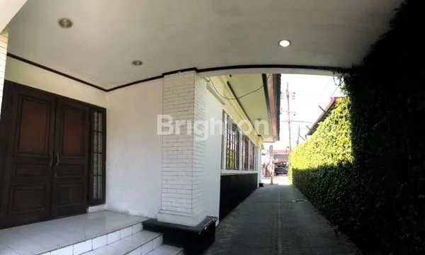 image GEDUNG + LAHAN TENGAH KOTA GRESIK (5)