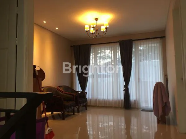 image RUMAH CANTIK 2 LANTAI DIJUAL DI PERUMAHAN CITRALAND (2)