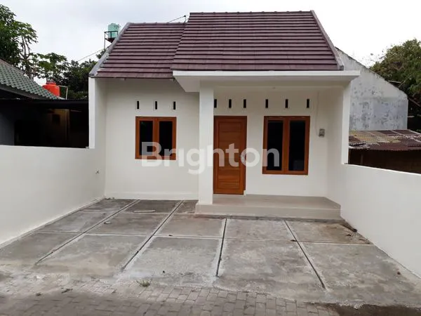 image RUMAH DI JALAN KALIURANG  (1)