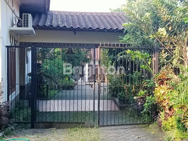 image RUMAH MEWAH SIAP HUNI DENGAN HALAMAN LUAS - LAWANG (3)