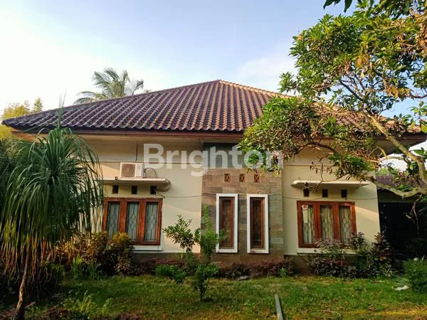 image RUMAH MEWAH SIAP HUNI DENGAN HALAMAN LUAS - LAWANG (1)