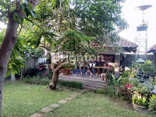 image RUMAH MEWAH SIAP HUNI DENGAN HALAMAN LUAS - LAWANG (4)