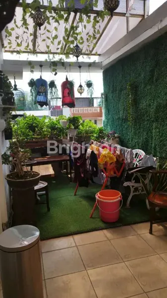 image RUMAH KEBON JERUK JAKARTA BARAT 3 LANTAI HADAP UTARA (4)