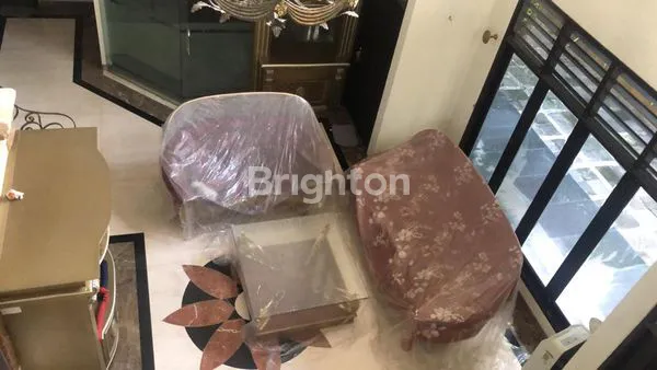 image RUMAH MEWAH 2 LANTAI, KOKOH KUAT, LOKASI STRATEGIS DI JALAN KEMBAR DALAM, DAERAH  MARGOREJO INDAH (2)