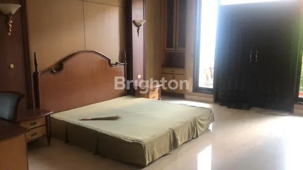 image RUMAH MEWAH 2 LANTAI, KOKOH KUAT, LOKASI STRATEGIS DI JALAN KEMBAR DALAM, DAERAH  MARGOREJO INDAH (5)