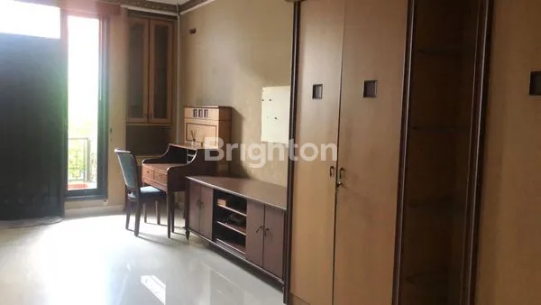 image RUMAH MEWAH 2 LANTAI, KOKOH KUAT, LOKASI STRATEGIS DI JALAN KEMBAR DALAM, DAERAH  MARGOREJO INDAH (3)