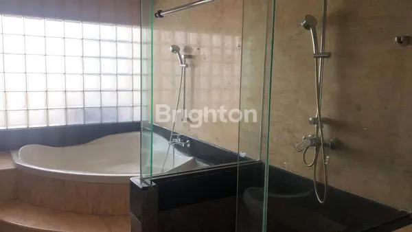 image RUMAH MEWAH 2 LANTAI, KOKOH KUAT, LOKASI STRATEGIS DI JALAN KEMBAR DALAM, DAERAH  MARGOREJO INDAH (6)