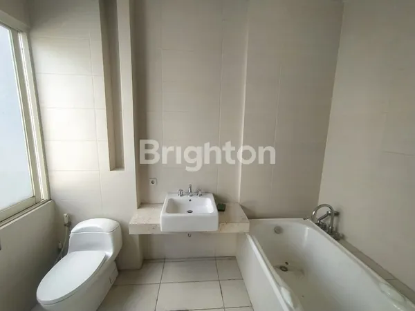 image RUMAH CITRALAND UTAMA LOKASI TERDEPAN DEKAT G WALK (2)