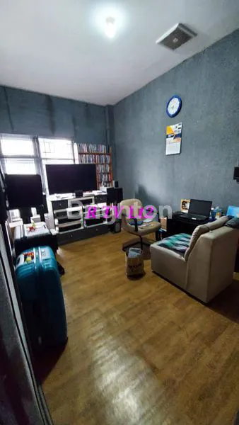 image RUMAH CANTIK TERAWAT DI PREMIUM RESIDENCE SUHAT (4)