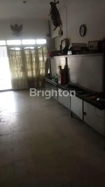 image RUMAH HITUNG TANAH KUTISARI 1,5 LANTAI MURAH DEKAT UK PETRA COCOK DI BUAT KOS2AN ROW JALAN LEBAR (2)