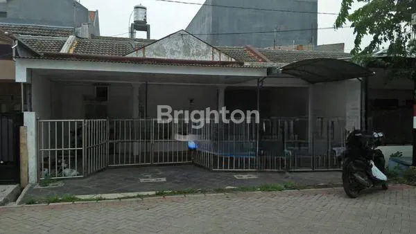 image RUMAH HITUNG TANAH KUTISARI 1,5 LANTAI MURAH DEKAT UK PETRA COCOK DI BUAT KOS2AN ROW JALAN LEBAR (1)