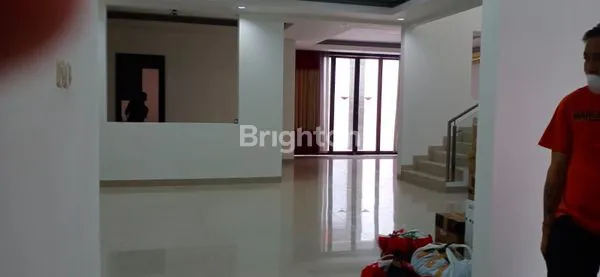 image RUMAH SUTERA ONYX -ALAM SUTERA - LT 250 MTR - LB 650 MTR - FASILITAS ADA RUANG SERBA GUNA (5)