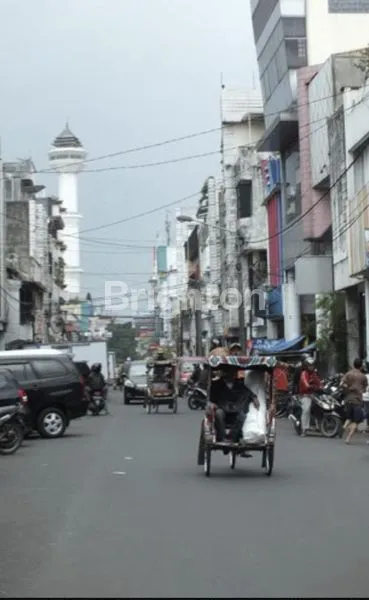 RUKO DI PUSAT PERDAGANGAN