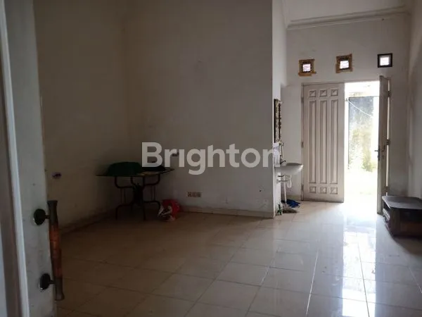 image RUMAH SIAP HUNI SEMI FURNISHED DI PURIMAS REGENCY SURABAYA DEKAT UPN, MERR, TOL, BANDARA (3)