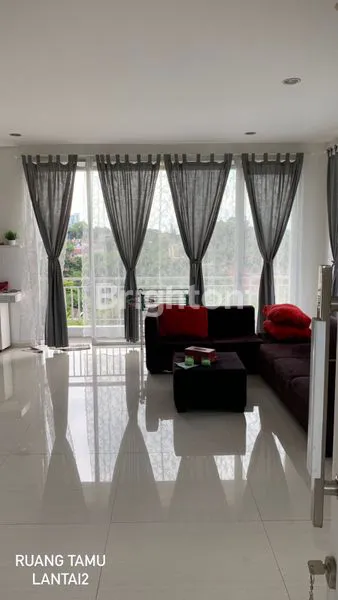 image RUMAH MEWAH SIAP HUNI LENGKAP DENGAN RUANG KAROKE DI RESOR DAGO PAKAR (2)