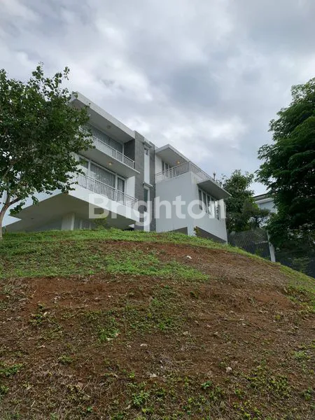 image RUMAH MEWAH SIAP HUNI LENGKAP DENGAN RUANG KAROKE DI RESOR DAGO PAKAR (1)