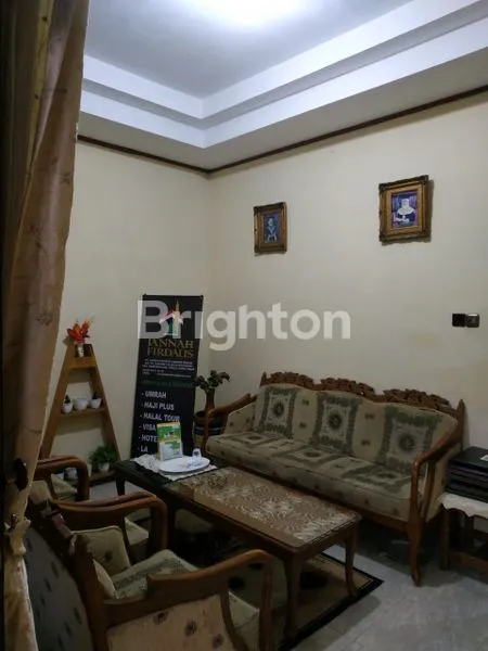 image RUMAH 2 LANTAI CANTIK LOKASI JALAN R.A KARTINI SIDOMORO KEBOMAS GRESIK KOTA (2)