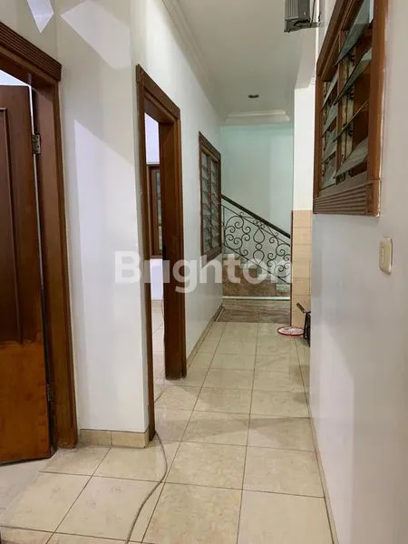 image RUMAH MEWAH, LUAS DAN CANTIK SEMI FURNISHED 3 5 LANTAI, KELAPA GADING (2)