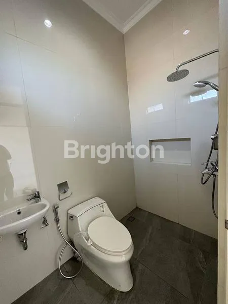 image SISA 1 ! RUMAH BARU MINIMALIS 2 LT DI PUSAT SURABAYA TIMUR  (5)