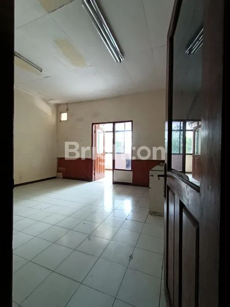 image  PINGGIR JALAN BARATA JAYA, SIAP PAKAI (3)