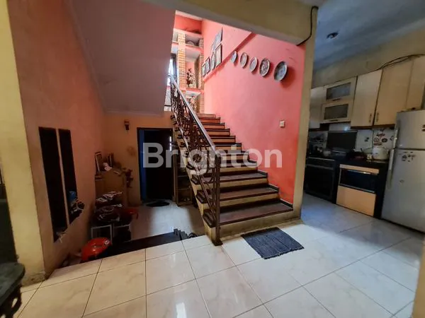 image RUMAH KLASIK 2 1/2 LANTAI PINGGIR JALAN PANDU RAYA BOGOR SANGAT COCOK BUAT  TEMPAT USAHA  (4)