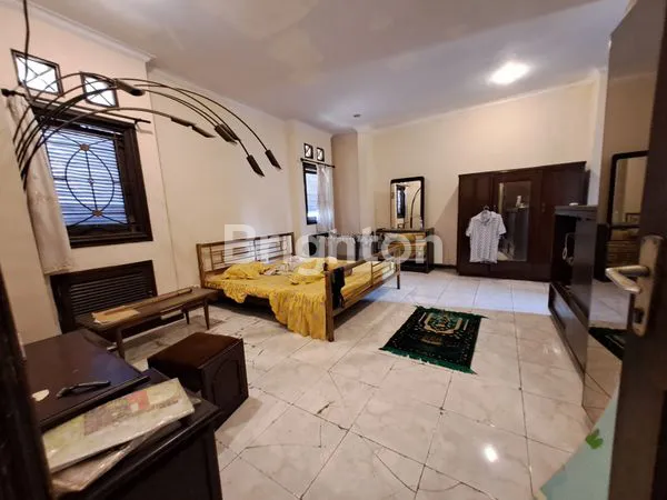 image RUMAH KLASIK 2 1/2 LANTAI PINGGIR JALAN PANDU RAYA BOGOR SANGAT COCOK BUAT  TEMPAT USAHA  (5)