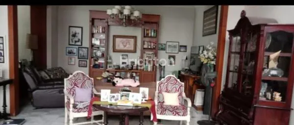 image RUMAH MODERN MINIMALIS 2 LANTAI SIAP HUNI TEMBUS SAMPAI BELAKANG DI MARGOREJO DEKAT  BENDUL MERISI, JEMURSARI, PRAPEN INDAH, BRATANG,AYANI, WONOKROMO (3)