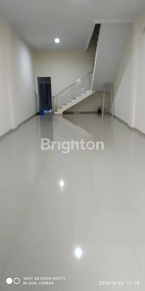 image RUKO 3 LANTAI DEPAN THE PARK MALL SOLO BARU (2)