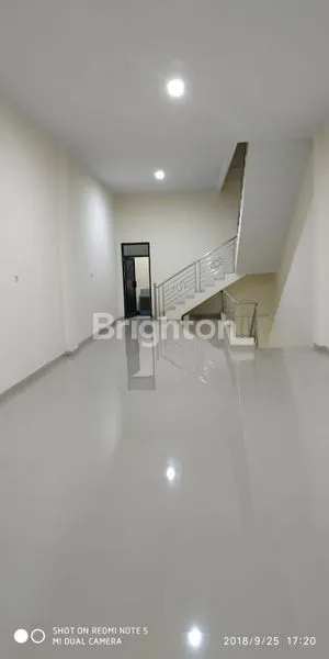 image RUKO 3 LANTAI DEPAN THE PARK MALL SOLO BARU (8)