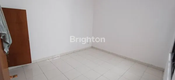 image RUMAH TAMAN KEDOYA BARU KEDOYA JAKARTA BARAT - 1 1/2 LANTAI & BARU RENOV (3)