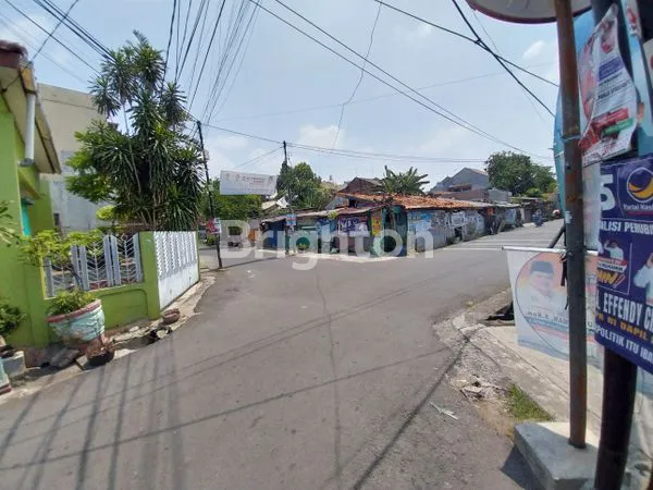 image RUMAH MURAH HOOK DI MENTENG DALAM JAKARTA SELATAN (8)
