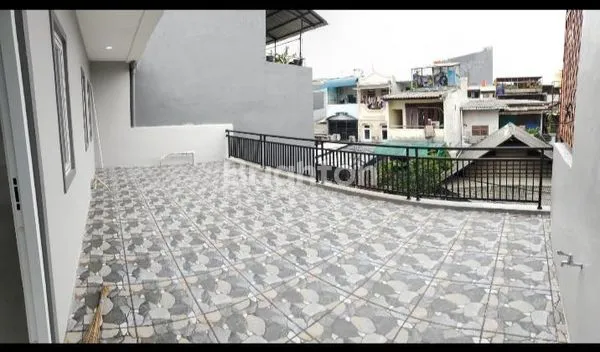 image RUMAH JELAMBAR, JAKARTA BARAT BARU RENOVASI 2.5 LT (6)