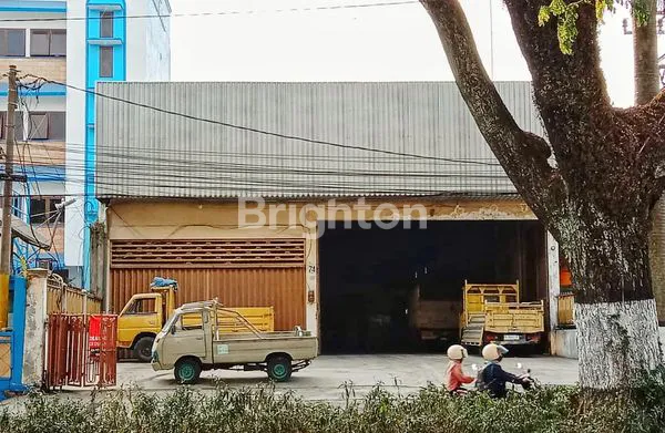 image GUDANG LUAS POROS JALAN SOEKARNO HATTA LOKASI TENGAH KOTA  MALANG (5)