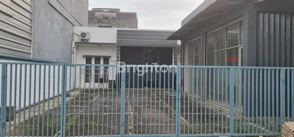 image RUMAH SIAP HUNI LOKASI PINGGIR JALAN DI DUTA HARAPAN BEKASI JAWA BARAT (1)