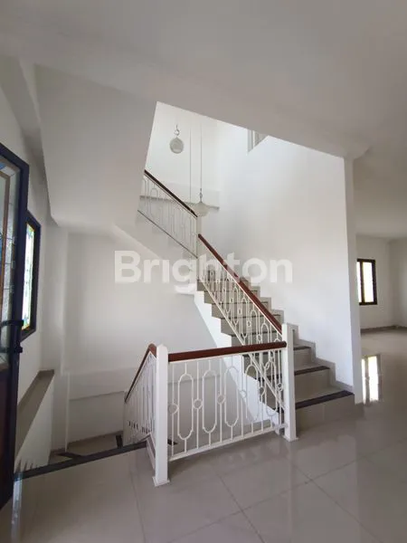 image RUKO 2 LANTAI DI JALAN MARGO UTOMO (6)