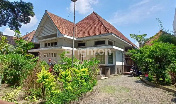 image RUMAH KLASIK BANGUNAN KOLONIAL DAERAH GUNUNG GUNUNG KOTA MALANG (2)