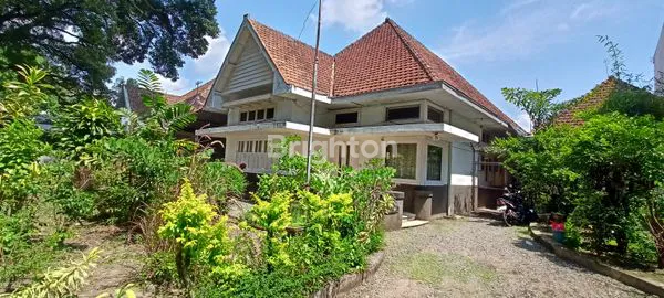 image RUMAH KLASIK BANGUNAN KOLONIAL DAERAH GUNUNG GUNUNG KOTA MALANG (1)