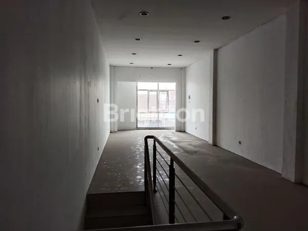 image RUKO 3 LANTAI, PUSAT PERDAGANGAN GODEAN. SELANGKAH TUGU MALIOBORO (3)