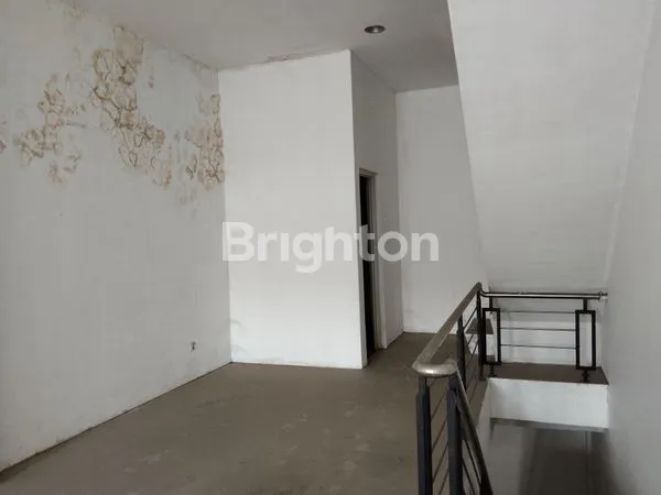 image RUKO 3 LANTAI, PUSAT PERDAGANGAN GODEAN. SELANGKAH TUGU MALIOBORO (5)