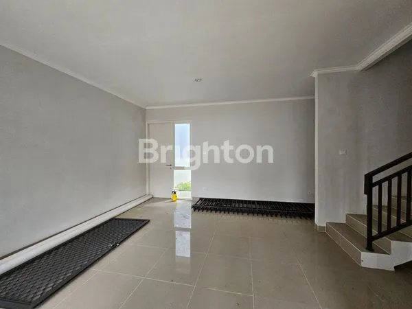 image DISEWAKAN RUMAH REGENCY DE ROYALE (2)