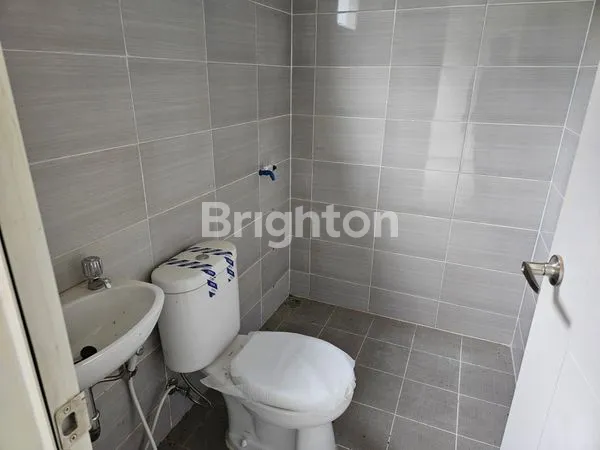 image DISEWAKAN RUMAH REGENCY DE ROYALE (7)