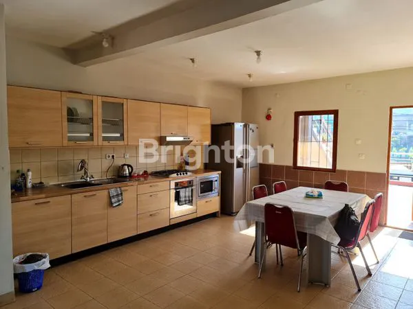 image RUMAH SEMI VILLA 3 LANTAI SEBELAH JALAN TOL SIAP HUNI DI CICALENGKA  (3)