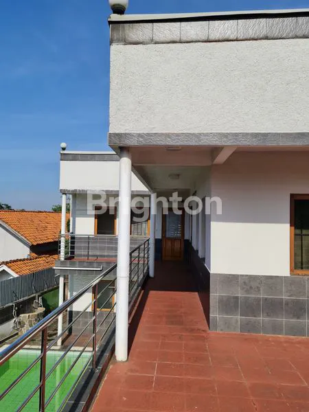 image RUMAH SEMI VILLA 3 LANTAI SEBELAH JALAN TOL SIAP HUNI DI CICALENGKA  (6)