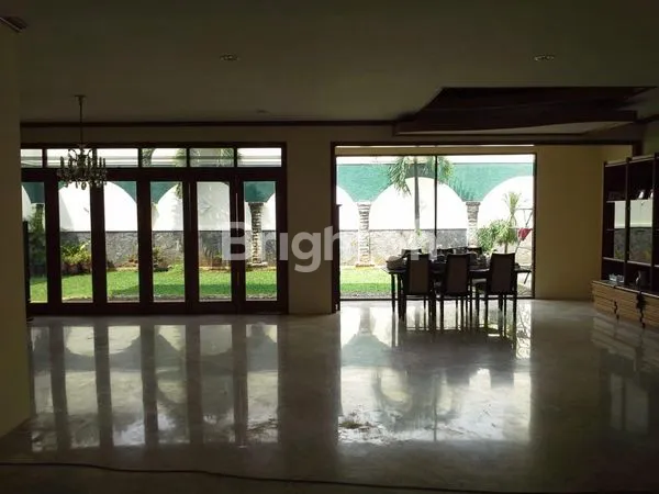 image RUMAH MEWAH KAWASAN LEBAK BULUS, HANYA 5 MENIT KE STASIUN MRT LEBAK BULUS (2)