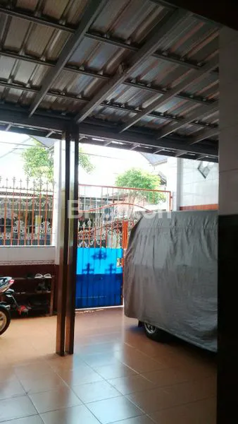 image RUMAH PETEMON DEKAT TUNJUNGAN PLAZA (3)