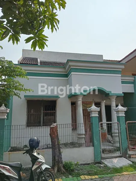 image DIJUAL RUMAH TENGAH KOTA SIDOARJO, SUDAH TERMASUK RENOV, TINGGAL TERIMA KUNCI. LT8X12M² LB.120M² (3)