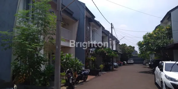 image RUMAH SIAP HUNI DENGAN 4 KAMAR TIDUR AMAN DALAM CLUSTER DI LINGKUNGAN YANG TEDUH (3)