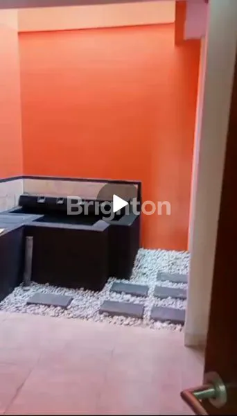 image RUMAH BAGUS 2 LT TAPI MURAH DI DEKAT STADION MANAHAN (3)